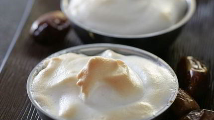 Мусс из фиников со взбитыми сливками