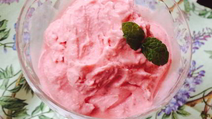 Мусс-мороженое из замороженной клубники