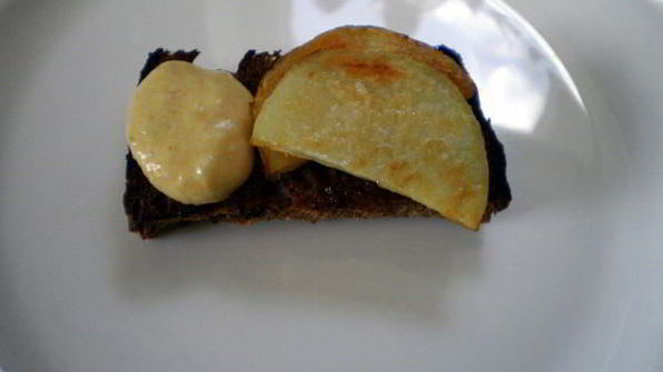 сельдь с картофелем и муссом из хрена