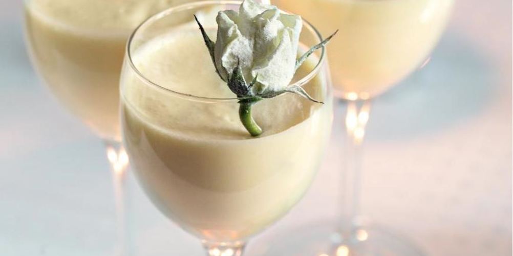 Рецепт шоколадныев мусс с засахаренными розами