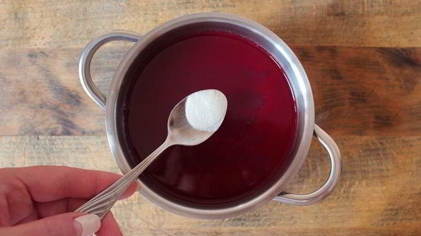 сливочный мусс с малиной и лимонными отрубями