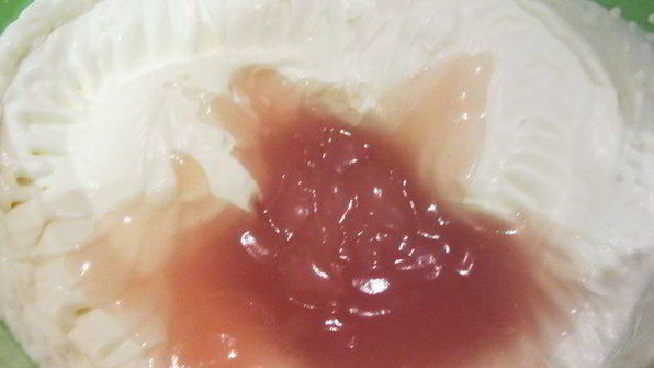 торт-мусс из апельсинового бисквита, винного крем-мусса и розового винограда