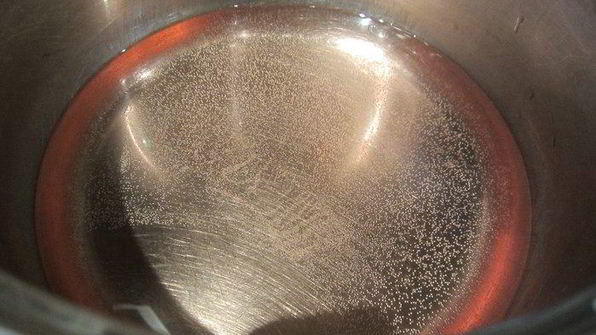 торт-мусс из апельсинового бисквита, винного крем-мусса и розового винограда