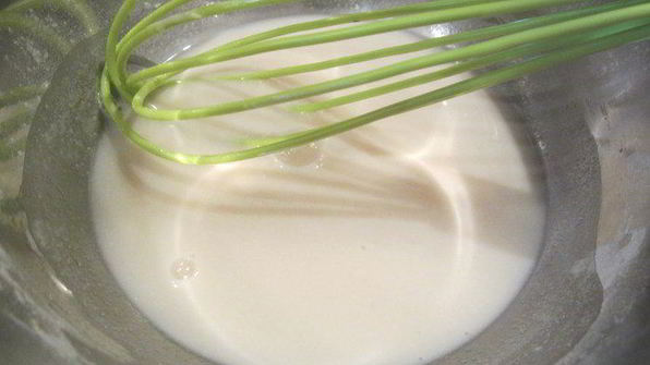 торт-мусс из апельсинового бисквита, винного крем-мусса и розового винограда