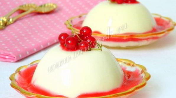 панна котта с красной смородиной