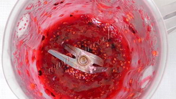 панна котта с красной смородиной