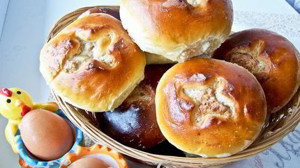 Ореховые пасхальные булочки