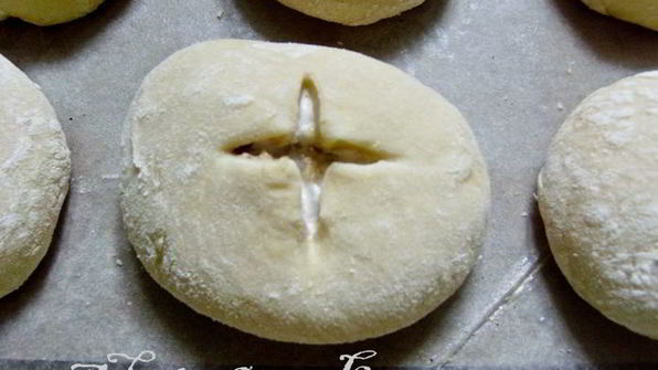 ореховые пасхальные булочки