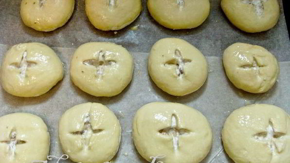 ореховые пасхальные булочки