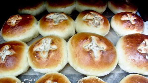 ореховые пасхальные булочки