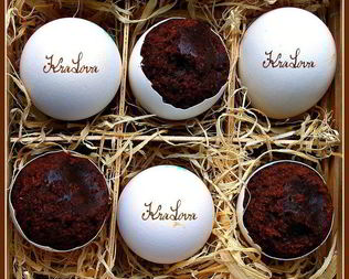 Пасхальные брауни в яичной скорлупе