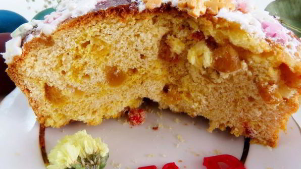 шафрановый кулич с марципаном