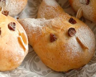 Зайцы дрожжевые пасхальные