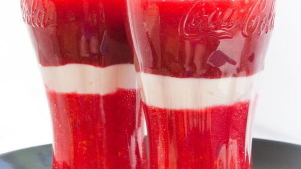 полосатый десерт со смородиной