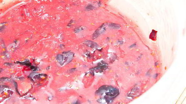 полосатый десерт со смородиной