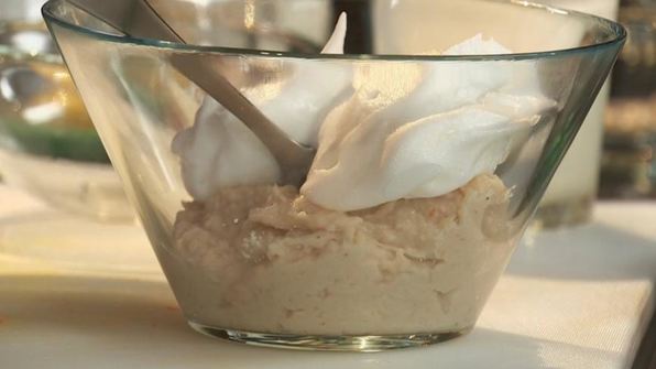 куриное суфле с апельсиновыми цукатами на морковном пюре