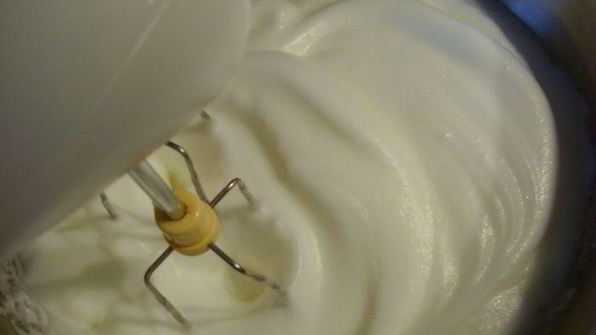 рулет-суфле с пармезаном и вялеными томатами