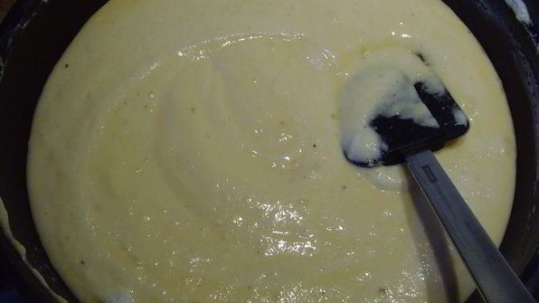 рулет-суфле с пармезаном и вялеными томатами