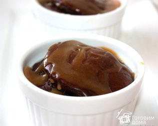 Шоколадное суфле с карамельным соусом