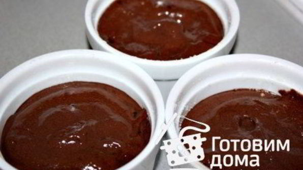 шоколадное суфле с карамельным соусом