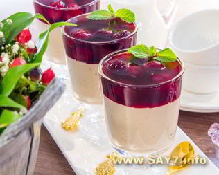 Шоколадное суфле с вишневым соусом
