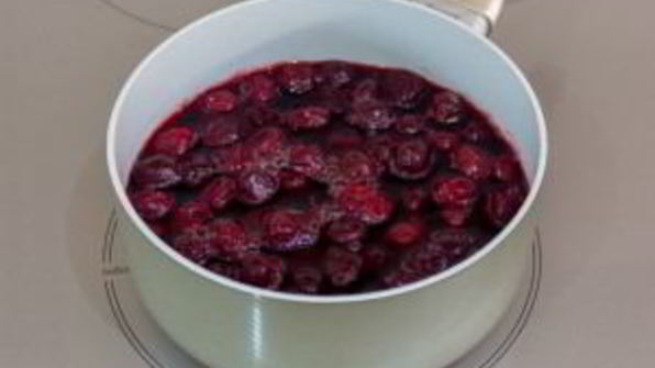 шоколадное суфле с вишневым соусом