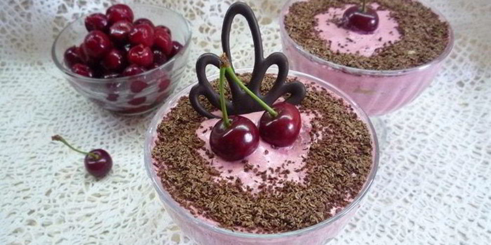 Рецепт сливочно-вишневого суфле с творогом и шоколадом