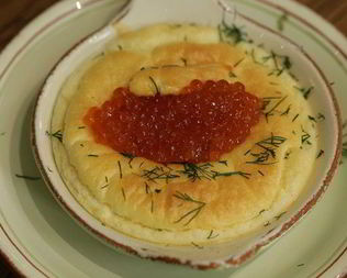 Сливочное суфле с красной икрой