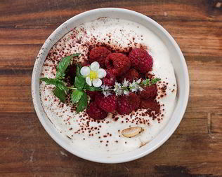 Быстрый тирамису с малиной и мятой