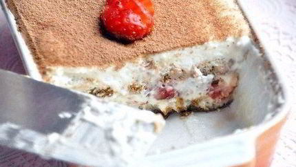 Нежный тирамису с творогом и клубникой