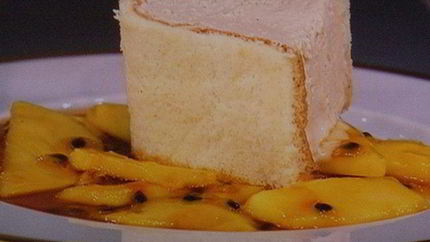 Парфе-тирамису с персиковым соусом