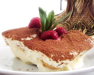 Тирамису с малиной и мятой