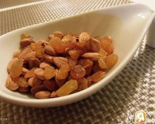 Ядра абрикосовых косточек на десерт