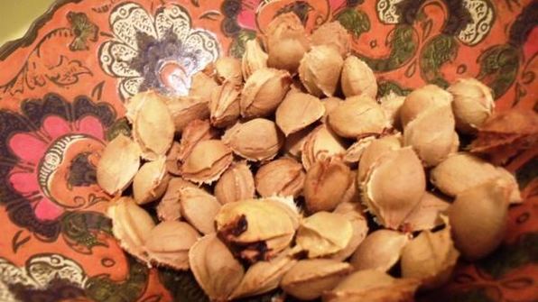 ядра абрикосовых косточек на десерт