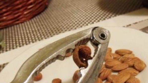 ядра абрикосовых косточек на десерт