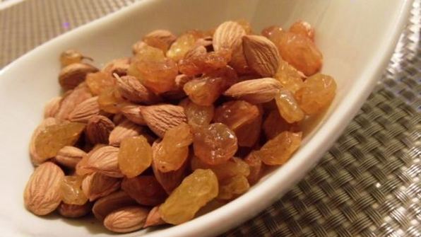 ядра абрикосовых косточек на десерт