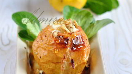 Запеченная айва с козьим сыром