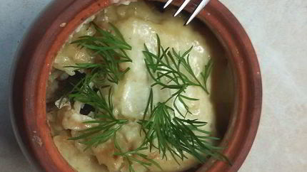 Драники, запеченные с грибами и мясом под сырным соусом