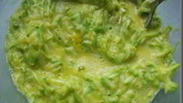 кабачковые драники с чесночным соусом