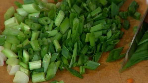 хрустящие драники с помидорами и маринованным луком