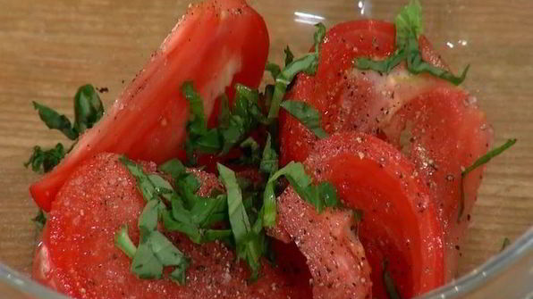 хрустящие драники с помидорами и маринованным луком