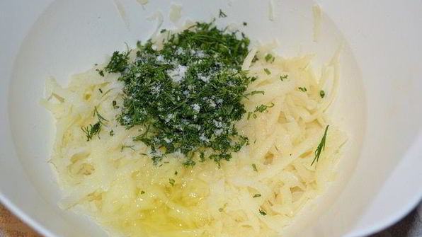 лосось на картофельном дранике