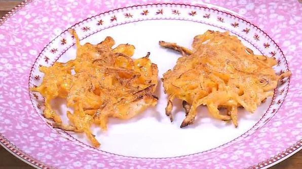 яйца с грибами на тыквенных драниках