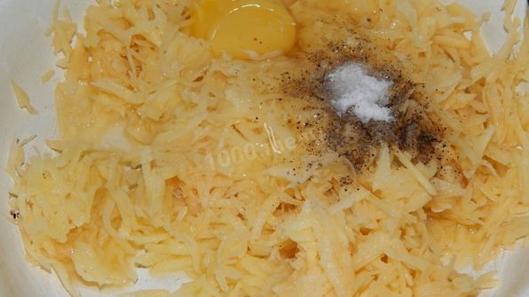 жареные драники на сковороде