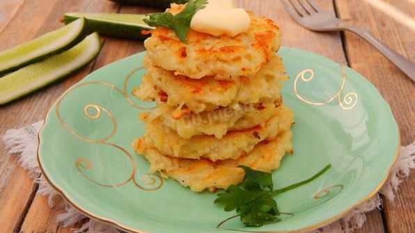 жареные драники на сковороде