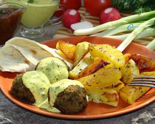 Фрикадельки из баклажана и белой фасоли