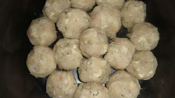 фрикадельки из минтая в сырно-майонезном соусе