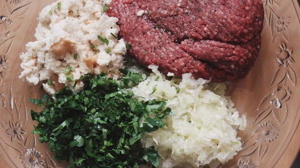 фрикадельки на шпажке с томатным соусом