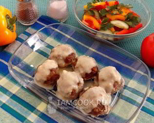 Фрикадельки под сливочным соусом