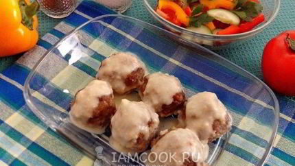 Фрикадельки под сливочным соусом